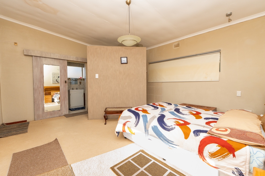 7 Bedroom Property for Sale in Middedorp Western Cape